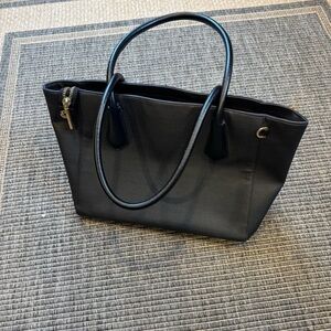 Dagne Dover Signature Classic Tote Bag
